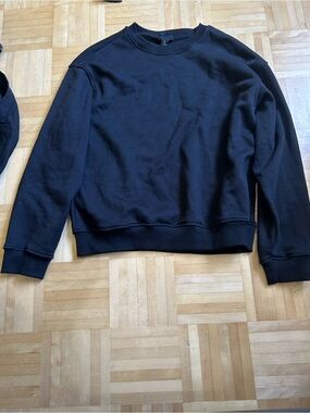 H&M Men's Black Crewneck Sweater
